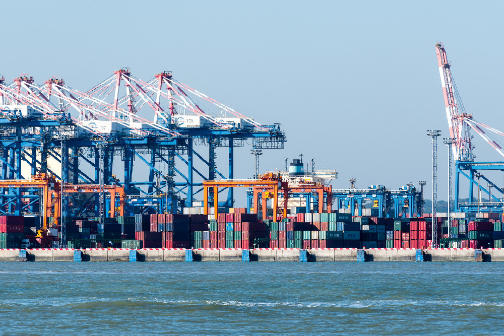 Late April Brings New Shifts in Supply Chain Logistics for Heavy Equipment