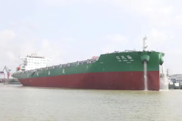 为大连信风海运建造的4500TEU集装箱船