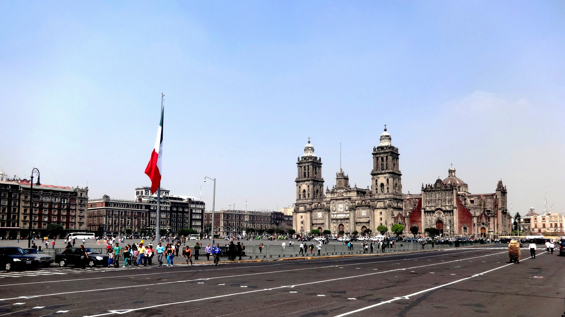 摄图网_501045695_banner_墨西哥宪法广场（企业商用）.jpg