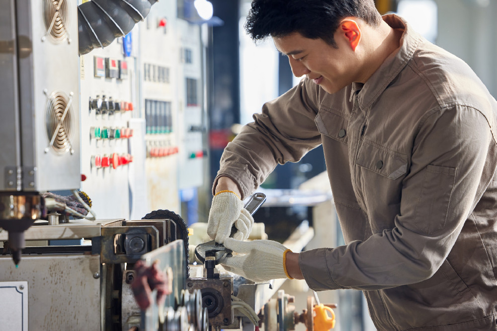 苏美达达天下平台 如何选择合适的设备维修服务公司