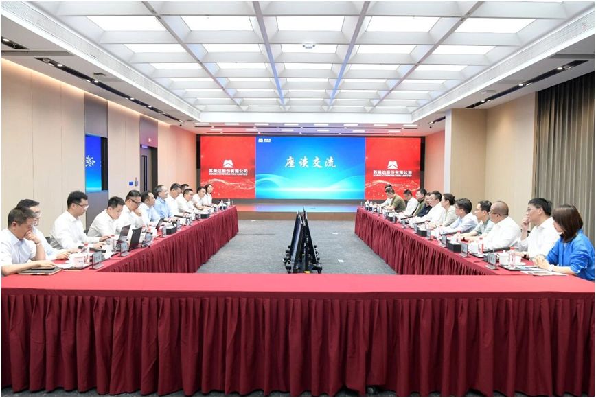 上汽集团商用车执管会主席杨怀景带队到访苏美达